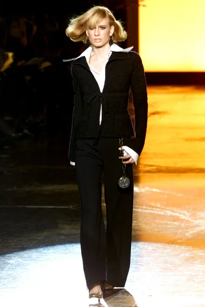 Look 11